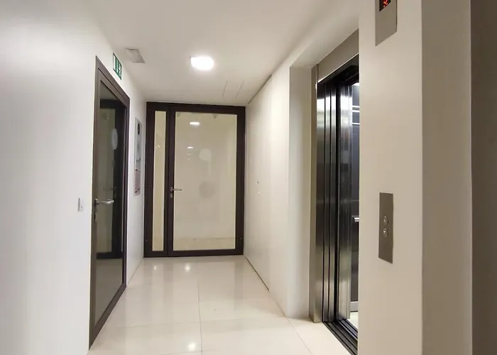 דירה Downtown With A View